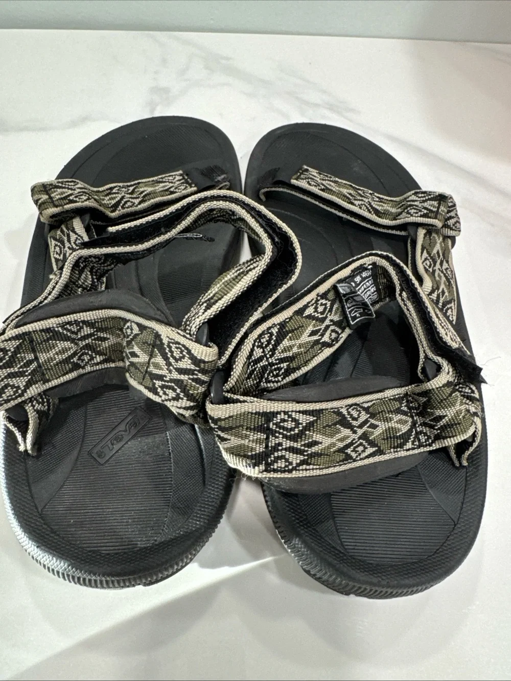 Outdoor Strap Sandals with Patterned Olive Straps